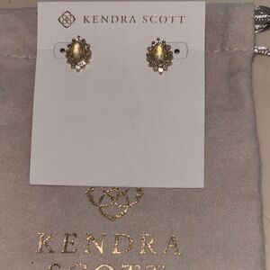 Kendra Scott Kapri Gold stud earrings in Lustre glasBridal. Beautiful.Worn once.